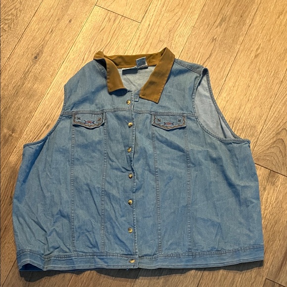 New Look Tops - NEW LOOK vintage denim vest size 3X